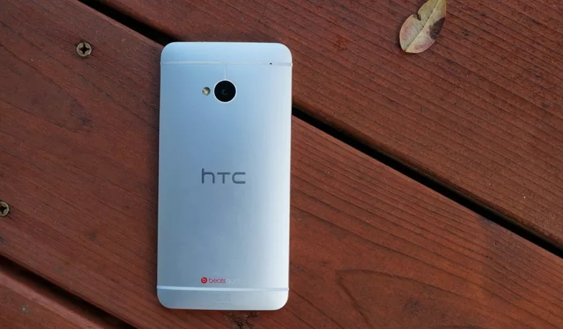 Смартфон от HTC One M7 refurbished 3