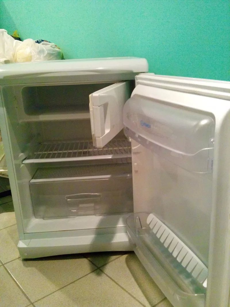Продам холодильник indesit 3