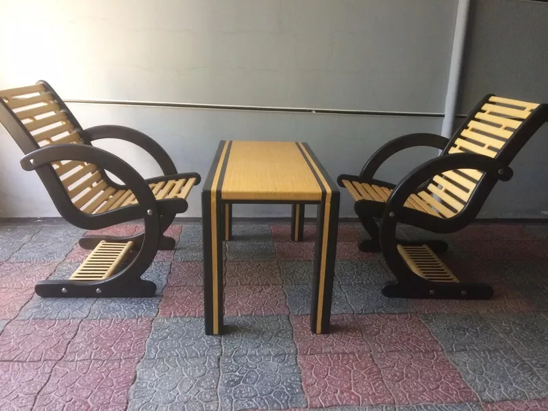 Продам стол и 2 кресла 2