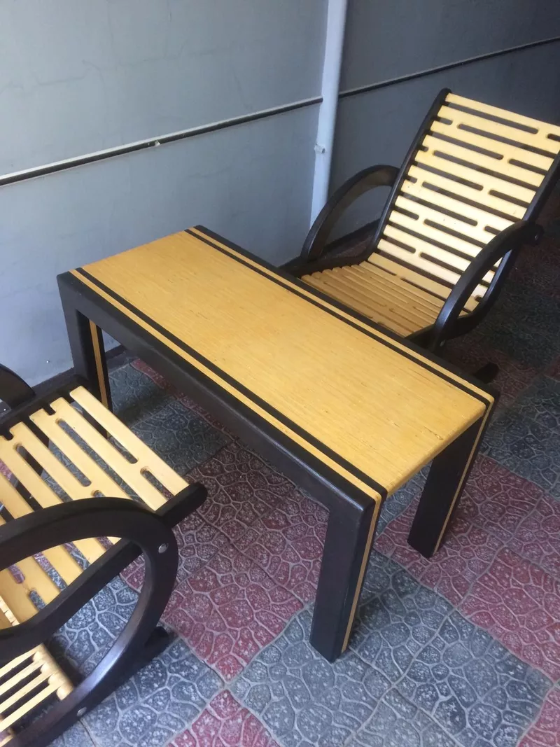 Продам стол и 2 кресла