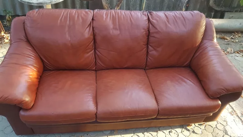 Продается диван и два кресла кожа 